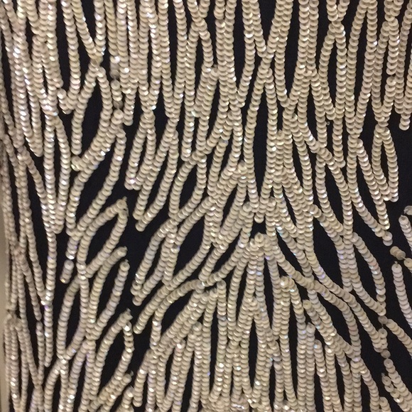 Woman’s formal dress - Picture 2 of 3